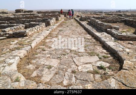 Azaila, Poblado Ibero del Cabezo de Alcala (Monumento storico-artistico). Fine della strada. Bajo Martin, Teruel, Aragon, Spagna. Foto Stock