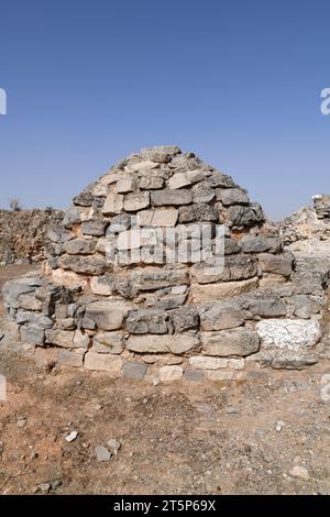 Azaila, Poblado Ibero del Cabezo de Alcala (Monumento Historico-Artistico). Tumulo di sepoltura iberico. Bajo Martin, Teruel, Aragon, Spagna. Foto Stock