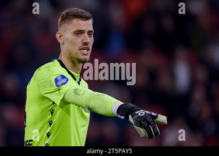 AMSTERDAM, PAESI BASSI - 5 NOVEMBRE: Il portiere Andries Noppert (SC Heerenveen) guarda durante la partita Eredivisie dell'AFC Ajax e dell'SC Heerenveen Foto Stock