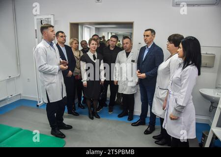 Leopoli, Ucraina. 28 ottobre 2023. Ministro della salute dell'Ucraina Viktor Lyashko durante una visita a Leopoli. (Foto di Pavlo Palamarchuk/SOPA Images/Sipa USA) credito: SIPA USA/Alamy Live News Foto Stock