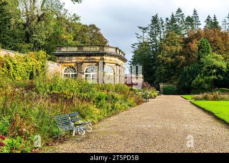 Ripley è un pittoresco villaggio vicino ad Harrogate, meglio conosciuto come la casa del castello di Ripley, una delle più grandi case storiche dell'Inghilterra Foto Stock