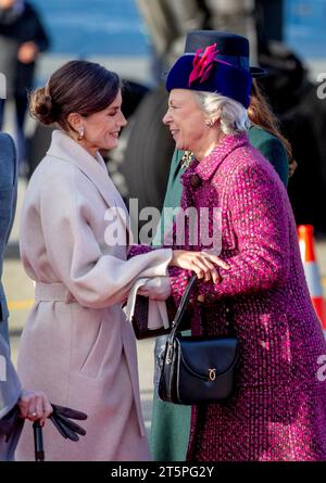 Copenhagen, Danimarca. 6 novembre 2023. La Regina Letizia di Spagna e la Principessa Benedetta di Danimarca Re Felipe e la Regina Letizia di Spagna arrivano all'aeroporto di Copenaghen, il 6 novembre 2023, il 1 di una visita di stato di 3 giorni in Danimarca foto: Albert Nieboer/Netherlands OUT/Point de Vue OUT Credit: dpa picture Alliance/Alamy Live News Foto Stock