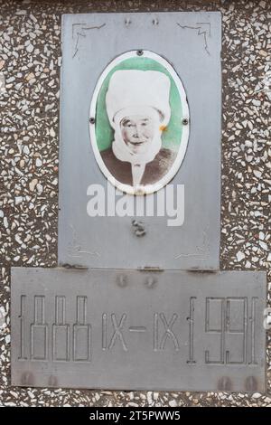 Enorme cimitero a Manjily, Kirghizistan, Asia Foto Stock