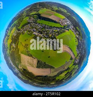 Vista aerea, vista di Gleidorf, globo terrestre, immagine fisheye, immagine a 360 gradi, Tiny World, Gleidorf, Schmallenberg, Sauerland, Renania settentrionale-Vestfalia, G Foto Stock