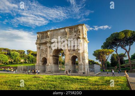 ROMA, ITALIA - 9 MAGGIO 2022: L'Arco di Costantino nel centro della città di Roma, Italia, Europa. Foto Stock