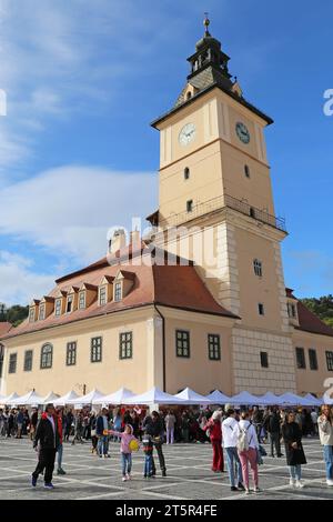 Giornata multiculturale 2023, Casa Sfatului (Municipio Vecchio), Piața Sfatului (Piazza del Consiglio), città Vecchia, Braşov, Contea di Braşov, Transilvania, Romania, Europa Foto Stock