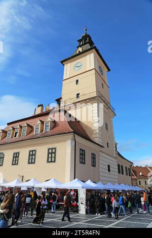 Giornata multiculturale 2023, Casa Sfatului (Municipio Vecchio), Piața Sfatului (Piazza del Consiglio), città Vecchia, Braşov, Contea di Braşov, Transilvania, Romania, Europa Foto Stock