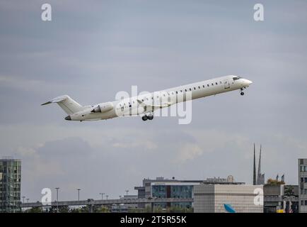 SAS Scandinavian Airlines, Bombardier CRJ-900, EI-FPD, decollo dall'aeroporto internazionale di Düsseldorf, Foto Stock