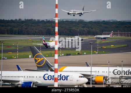 Aeroporto di Düsseldorf, Qatar Boeing 787-9 Dreamliner all'atterraggio, Foto Stock