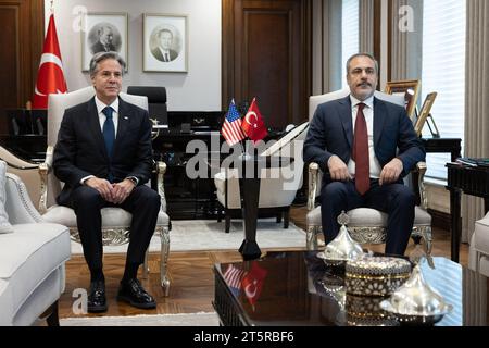 Ankara, Turchia. 6 novembre 2023. Il Segretario di Stato Antony Blinken incontra il Ministro degli Esteri turco Hakan Fidan ad Ankara, Turkiye, 6 novembre 2023. Foto di Chuck Kennedy/U.S. Dipartimento di Stato/credito UPI: UPI/Alamy Live News Foto Stock