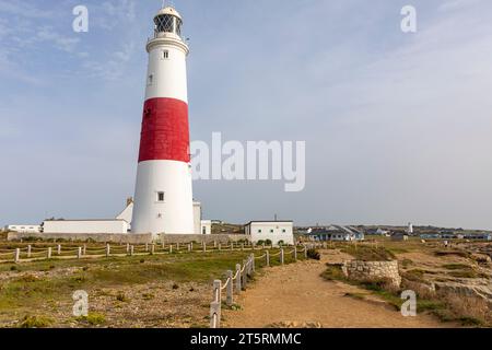Faro di Portland Bill e centro visitatori, punto più meridionale del Dorset sull'isola di Portland, Inghilterra, Regno Unito, settembre 2023 Foto Stock
