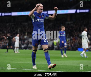 Londra, Regno Unito. 6 novembre 2023. Conor Gallagher del Chelsea festeggia dopo che Nicolas Jackson del Chelsea segna 3-1 punti durante la partita di Premier League al Tottenham Hotspur Stadium di Londra. Il credito fotografico dovrebbe leggere: Paul Terry/Sportimage Credit: Sportimage Ltd/Alamy Live News Foto Stock