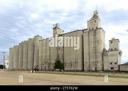Oklahoma City, USA - 25 ottobre 2023: Silo di grano al mattino situato negli Stati uniti d'America. Foto Stock