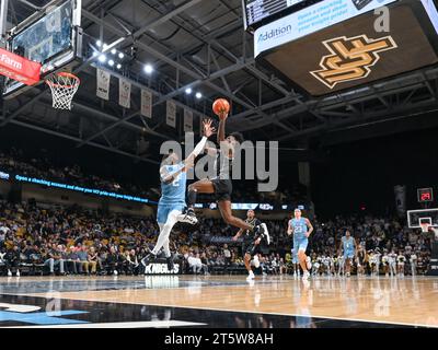 6 novembre 2023: La guardia della FIU Arturo Dean (2) tenta di difendere un layup della guardia della UCF Jaylin Sellers (24) durante il secondo tempo di basket NCAA tra i FIU Panthers e i UCF Knights. La UCF sconfisse la FIU 85-62 alla Financial Arena di Orlando, Florida. Romeo T Guzman/Cal Sport Media(immagine di credito: © Romeo Guzman/Cal Sport Media) Foto Stock