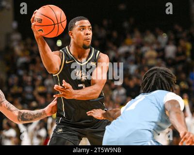 6 novembre 2023: La guardia UCF Darius Johnson (3) durante il secondo tempo di basket NCAA tra i FIU Panthers e gli UCF Knights. La UCF sconfisse la FIU 85-62 alla Financial Arena di Orlando, Florida. Romeo T Guzman/Cal Sport Media(immagine di credito: © Romeo Guzman/Cal Sport Media) Foto Stock