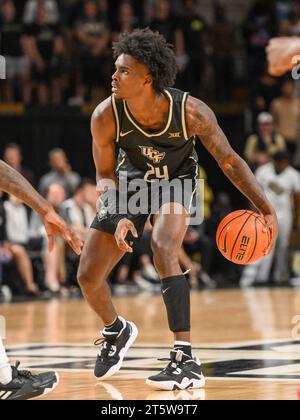 6 novembre 2023: La guardia della UCF Jaylin Sellers (24) durante il secondo tempo di basket NCAA tra i FIU Panthers e gli UCF Knights. La UCF sconfisse la FIU 85-62 alla Financial Arena di Orlando, Florida. Romeo T Guzman/Cal Sport Media(immagine di credito: © Romeo Guzman/Cal Sport Media) Foto Stock