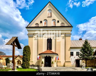 Frammento della Chiesa e del Monastero di S.. Anne, costruita nel 1663 a Bech, in Polonia. Foto Stock