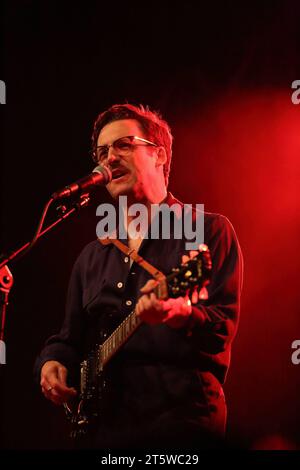 Nick Waterhouse bei einem Konzert im Huxleys Neue Welt a Berlino, 6. Novembre 2023. Nick Waterhouse Konzert Berlin *** Nick Waterhouse ad un concerto all'Huxleys Neue Welt di Berlino, 6 novembre 2023 Nick Waterhouse Concert Berlin Credit: Imago/Alamy Live News Foto Stock