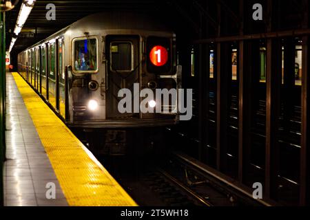 La 1 metropolitana a Manhattan, New York City Foto Stock