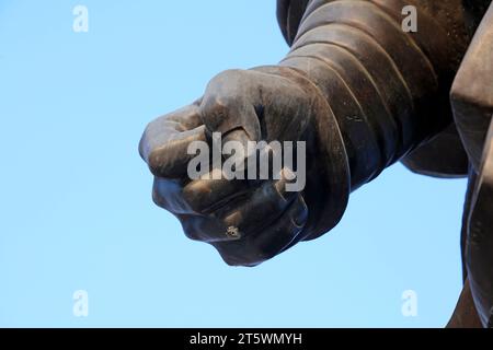 Scultura del pugno degli dei cinesi Foto Stock