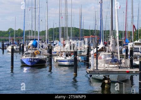 Kiel-Schleswig Holstein. Fotorundgang im Hafengebiet von Kiel im Bundesland Schleswig-Holstein nel Deutschland. Schiff, Segelboot, Hafen, Schilksee, Seglerhafen, Kiel - Schleswig-Holstein *** Kiel Schleswig Holstein Photo tour nella zona portuale di Kiel nello stato federale dello Schleswig Holstein in Germania nave, barca a vela, porto, Schilksee, porto di vela, Kiel Schleswig Holstein Credit: Imago/Alamy Live News Foto Stock