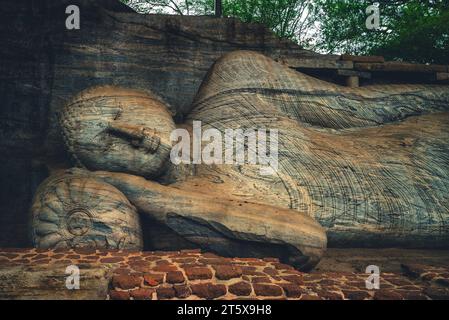 Statua del Buddha reclinata a Gal Vihara, il Tempio della roccia, a Polonnaruwa, sri lanka Foto Stock