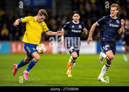 Brondby, Danimarca. 6 novembre 2023. Mathias Kvistgaarden (36) di Broendby SE visto durante il 3F Superliga match tra Broendby IF e Aarhus GF al Brondby Stadium. (Foto: Gonzales Photo/Alamy Live News Foto Stock