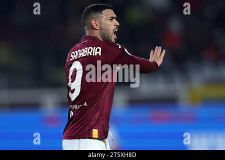 Torino, Italia. 6 novembre 2023. Antonio Sanabria del Torino FC gestisce durante la partita di serie A tra Torino FC e noi Sassuolo allo Stadio Olimpico il 6 novembre 2023 a Torino. Crediti: Marco Canoniero/Alamy Live News Foto Stock