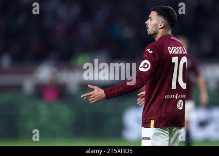 Torino, Italia. 6 novembre 2023. Nemanja Radonjic del Torino FC gestisce durante la partita di serie A tra Torino FC e noi Sassuolo allo Stadio Olimpico il 6 novembre 2023 a Torino. Crediti: Marco Canoniero/Alamy Live News Foto Stock