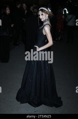 NEW YORK, NEW YORK - NOVEMBRE 06: Stacey Bendet arriva ai CFDA Awards 2023 all'American Museum of Natural History il 6 novembre 2023 a New York City. Copyright: XRWx credito: Imago/Alamy Live News Foto Stock