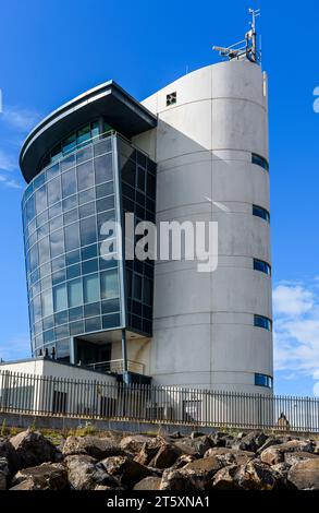 Torre di controllo del porto di Aberdeen a Pocra Quay. Progettato da SMC Parr Architects e completato nel 2006. Aberdeen, Scozia, Regno Unito Foto Stock