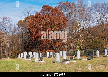 Il cimitero di Kahal Adas Kasho a Bedford Hills Westchester, nell'isolato villaggio forestale del gruppo chassidico Kasho. Foto Stock