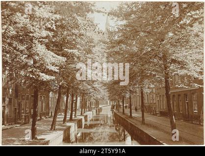 Veduta dei canali di Amsterdam, anonimo (forse), 1920 - 1940 Foto Stock