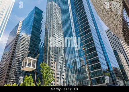 San Francisco, California, USA - agosto 21,2019: Riflessione sui grattacieli a San Francisco Foto Stock
