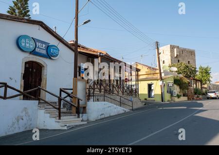 Centro del villaggio di Pyla, distretto di Larnaca, Repubblica di Cipro. Foto Stock