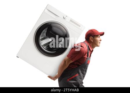 Foto del profilo di un lavoratore in uniforme che porta con sé una lavatrice sulla schiena isolata su sfondo bianco Foto Stock