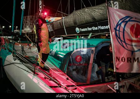 Le Havre, Francia. 7 novembre 2023. GOODCHIL Sam (gbr), KOCH Antoine (fra), for the Planet, ambiance nel porto di le Havre prima dell'inizio della sedicesima edizione della Transat Jacques Vabre, gara di yachting da le Havre, Francia a Fort de France, Martinica, il 7 novembre 2023 - foto Pierre Bourras/DPPI Credit: DPPI Media/Alamy Live News Foto Stock