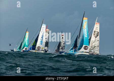 GOODCHIL Sam (gbr), KOCH Antoine (fra), for the Planet, SIMON Sébastien (fra), MARTINEZ Iker (spa), GROUPE Dubreuil, RUYANT Thomas (fra), BEYOU Jérémie (fra), CAMMAS Franck (fra), Charal, LAGRAVIERE Morgan (fra), for People, SOREL Maxime (fra), PRATT Christopher (fra), V e B - Monbana - Mayenne, CUGINO Manuel (fra), GIRAUD Clément (fra), Coupe de Pouce - Giffard Manutention, azione all'inizio della sedicesima edizione della Transat Jacques Vabre, gara di yachting da le Havre, Francia a Fort de France, Martinica, il 7 novembre 2023 - foto Pierre Bourras / DPPI Foto Stock