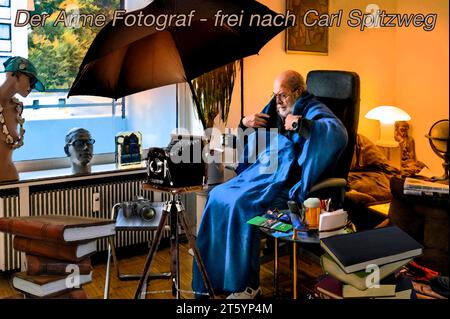 Compose, il povero fotografo, vagamente basato su Carl Spitzweg, Baviera, Germania Foto Stock