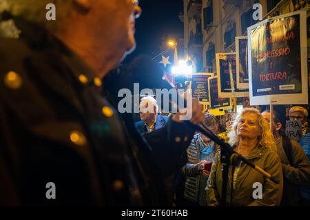 Barcellona, Barcellona, Spagna. 7 novembre 2023. Ernest Maragall (ERC) e centinaia di indipendentisti e CDR manifestano su VÃ-a Layetana per chiedere la chiusura del quartier generale della polizia catalana e trasformarlo in un centro di memoria storica. Con la legge sull'amnistia che sta per arrivare, la vedono più vicina. (Immagine di credito: © Marc Asensio Clupes/ZUMA Press Wire) SOLO USO EDITORIALE! Non per USO commerciale! Foto Stock