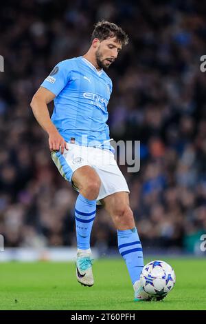 Manchester, Regno Unito. 7 novembre 2023. Rúben Dias #3 di Manchester City con la palla durante la partita di UEFA Champions League Manchester City vs Young Boys all'Etihad Stadium, Manchester, Regno Unito, il 7 novembre 2023 (foto di Conor Molloy/News Images) a Manchester, Regno Unito il 11/7/2023. (Foto di Conor Molloy/News Images/Sipa USA) credito: SIPA USA/Alamy Live News Foto Stock