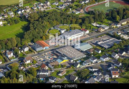 Vista aerea, acquedotti Stendenbach, Hagener Straße strada federale B517, centro commerciale con supermercato Aldi Nord, REWE, Lidl e Getränke Hoffmann, S. Foto Stock