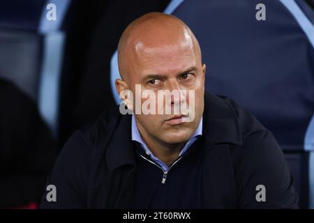 Roma, Italie. 7 novembre 2023. Arne slot capo allenatore del Feyenoord guarda durante la partita di UEFA Champions League, gruppo e tra SS Lazio e Feyenoord il 7 novembre 2023 allo Stadio Olimpico di Roma, Italia - foto Federico Proietti/DPPI Credit: DPPI Media/Alamy Live News Foto Stock