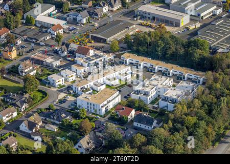 Veduta aerea, nuovo complesso residenziale nel distretto Lebenswert-Deichwald a Deichwaldstraße, Buschhütten, Kreuztal, Siegerland, Renania settentrionale-Vestfalia, GE Foto Stock