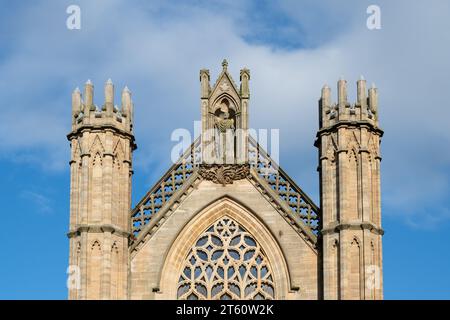 Cattedrale di St Andrews e statua di St Andrew (Metropolitan Cathedral Church of Saint Andrew) Glasgow, Scozia, Regno Unito Foto Stock