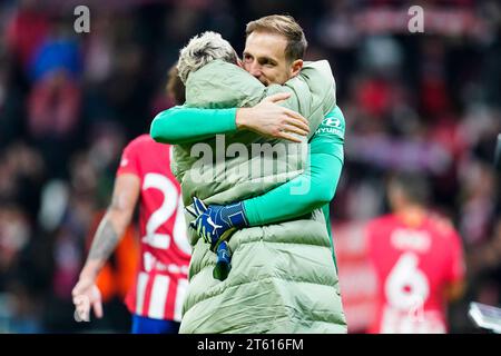 Madrid, Spagna. 9 novembre 2023. Antoine Griezmann dell'Atletico de Madrid con Jan Oblak durante la partita di UEFA Champions League, gruppo e, tra l'Atletico de Madrid e il Celtic FC ha giocato al Civitas Mertropolitano Stadium il 7 novembre 2023 a Madrid, in Spagna. (Foto di Alex Carreras/Imago) credito: PRESSINPHOTO SPORTS AGENCY/Alamy Live News Foto Stock