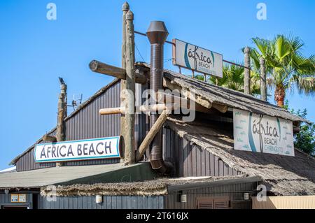 ESTEPONA, SPAGNA - 29 LUGLIO 2023: Lungomare di Estepona, Spagna il 29 luglio 2023 Foto Stock