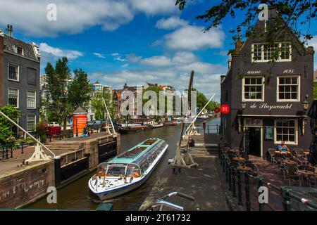 Cafe de Sluyswacht, Jodenbreestraat, Amsterdam, Paesi Bassi Foto Stock