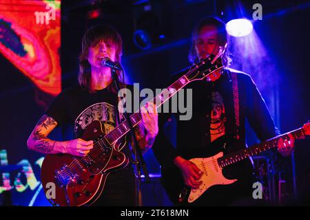 Sala Clamores, Madrid, Spagna. 7 novembre 2023. Esibizione dal vivo di Sarah Shook & The Disarmers. Crediti: EnriquePSans/Alamy Live News Foto Stock