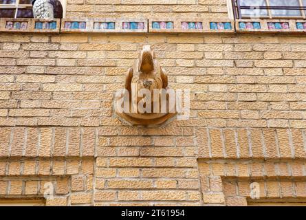 Horace Ginsberg e Marvin, il Park Plaza Apartments, un punto di riferimento per lo sviluppo Art Deco nel Bronx, con lussuosa terracotta policroma. Foto Stock